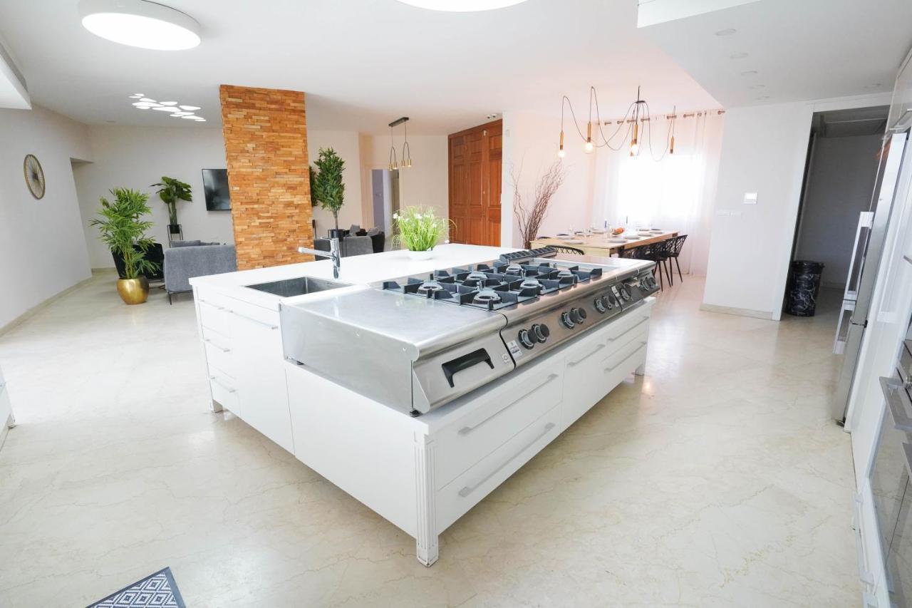 Yalarent Enorma Complex With Shared Heated Pool Apartment Eilat Bagian luar foto